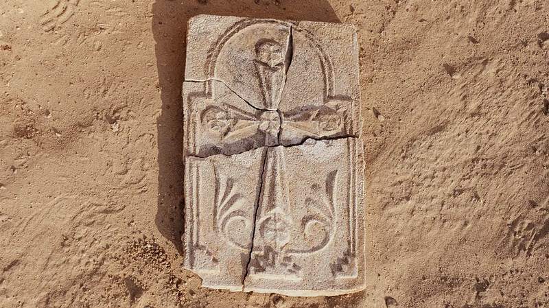 Cruz de 1.400 anos comprova a existência de um assentamento monástico cristão em Abu Dhabi