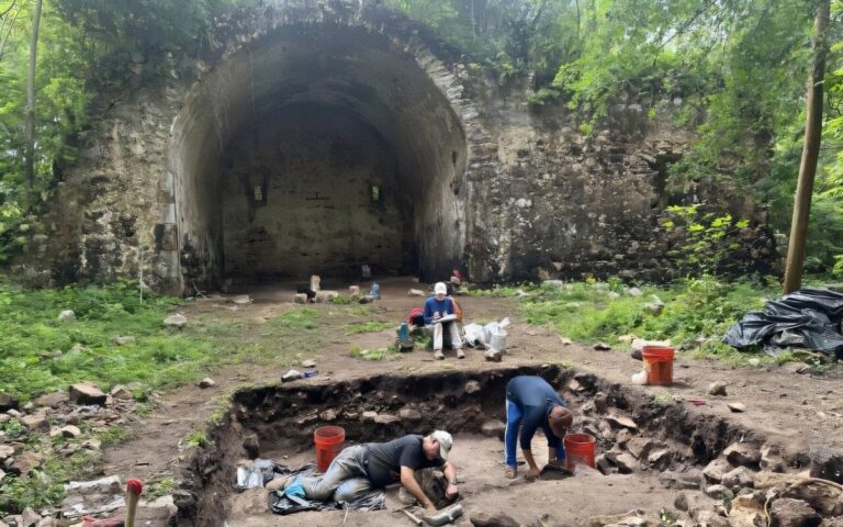 Escavações revelam uma posição desafiadora de Maya Mission Town no início da era colonial
