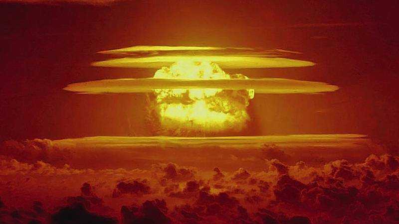 A nuvem em forma de cogumelo formada durante o teste da arma termonuclear Castle Bravo em 1954. Foto: Wikimedia Commons.