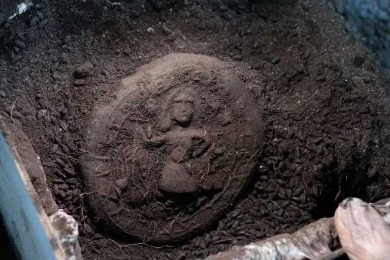 Pão de 1.300 anos exibe imagem rara de Cristo como semeador — Foto: Governo de Karaman