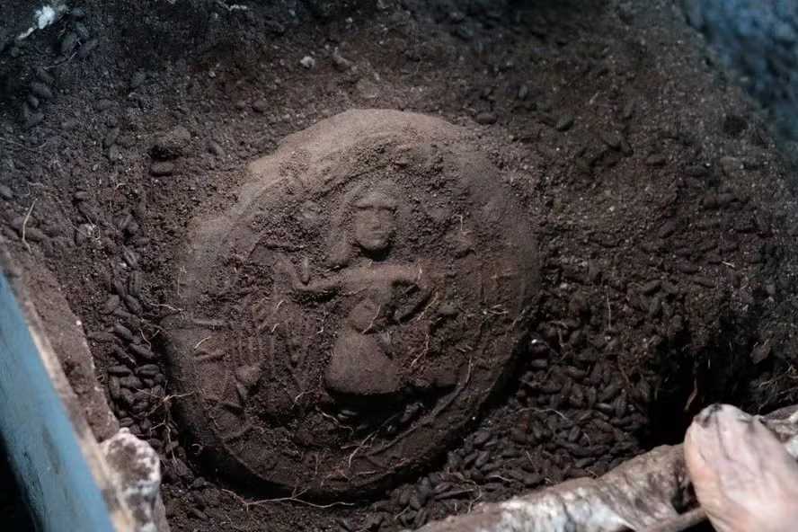 Pão de 1.300 anos exibe imagem rara de Cristo como semeador — Foto: Governo de Karaman