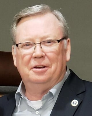 Sargento James W. Penniston.