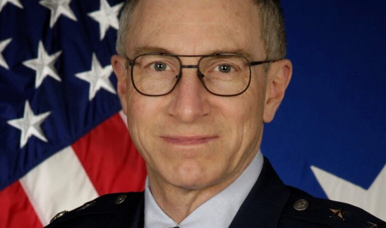 General da Força Aérea Desaparecido: Chamada ao 911 Traz Pistas e Mistério Aumenta