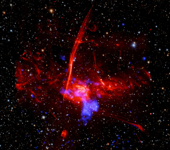 Astrônomos identificam remanescente de supernova perto do buraco negro