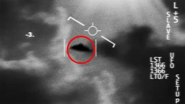 Parlamentares estão pressionando empresas privadas a revelar seus acervos de dados sigilosos sobre OVNIs e a desclassificá-los para divulgação pública, assim como esta imagem de radar divulgada pelo Departamento de Guerra no início deste ano.