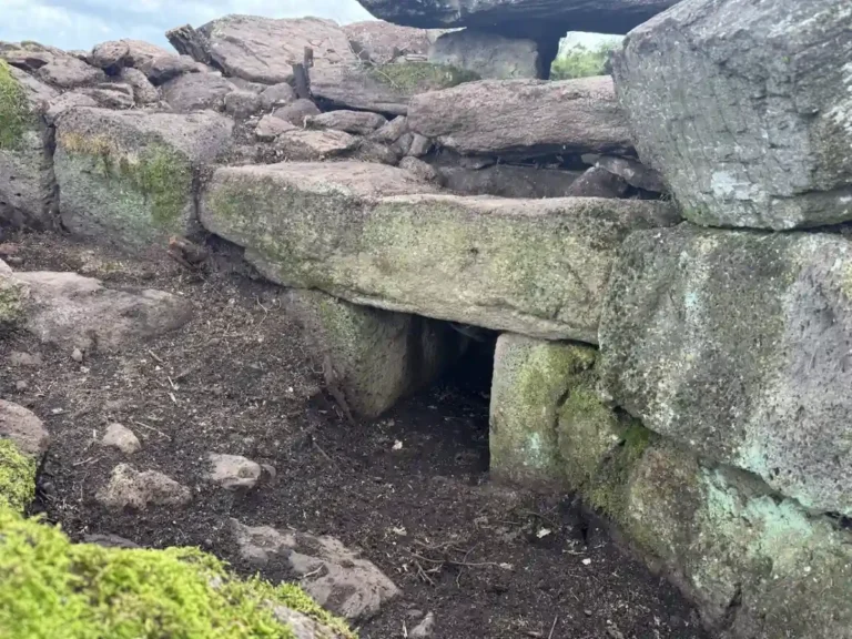 Descoberta de tumba de gigantes em Sardinia revela arquitetura rara