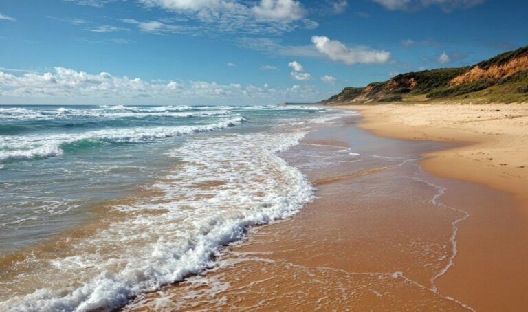 Objetos misteriosos são encontrados em praia de Queensland