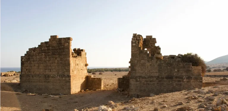Estudo revela marcas de pedreiros na antiga Ptolemais, Líbia