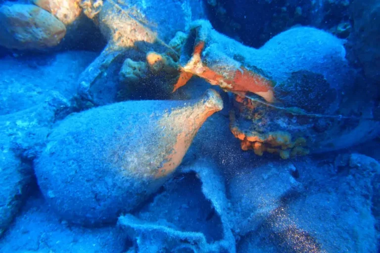Naufrágio antigo é encontrado na costa da ilha de Andros