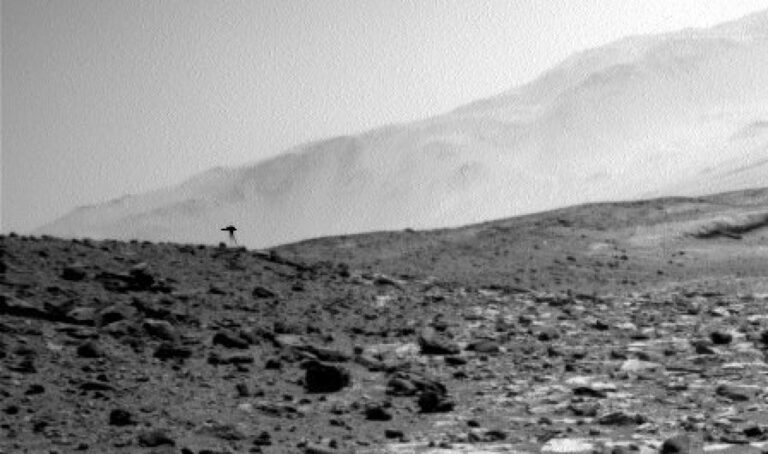 Objeto semelhante a tripé é registrado por rover da NASA em Marte