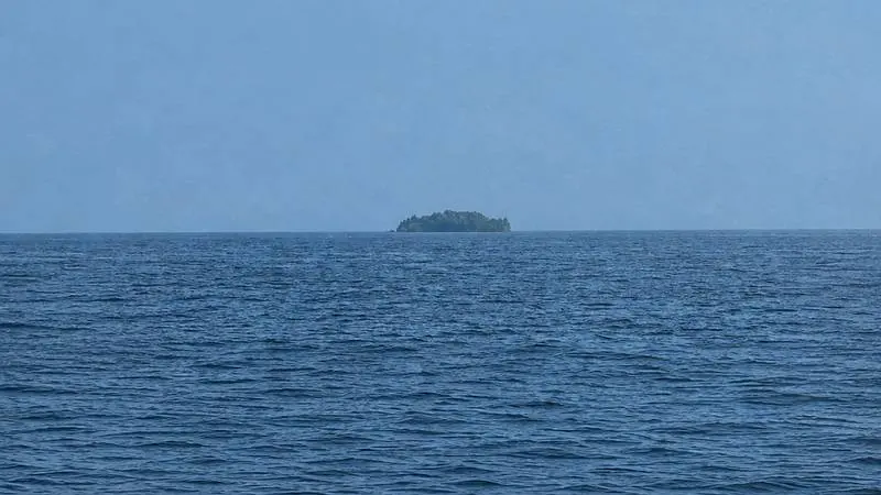 Ilha "fantasma" surge e some em reservatório no Canadá