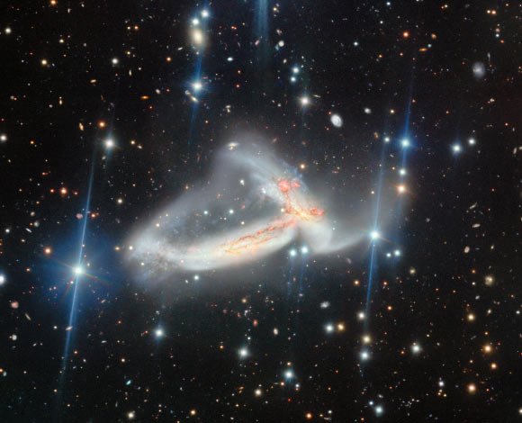 Telescópio Gemini North revela galáxias espirais em fusão