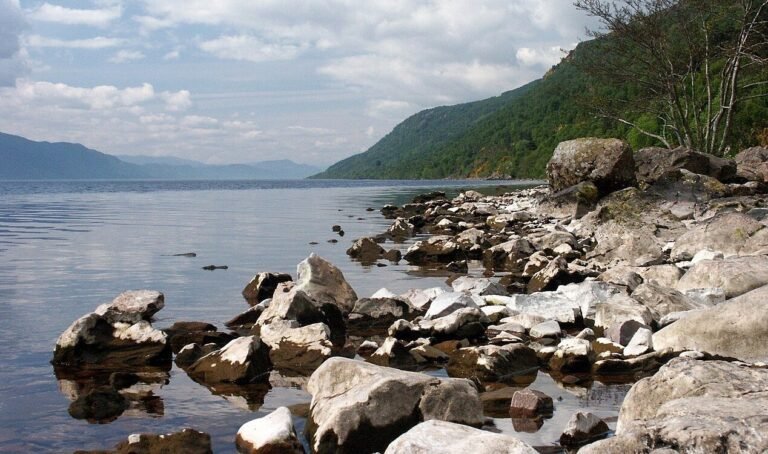 Marinheiro relata encontro com criatura misteriosa no Loch Ness