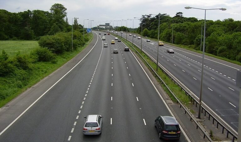 Homem cego e embriagado dirige 150 milhas na estrada