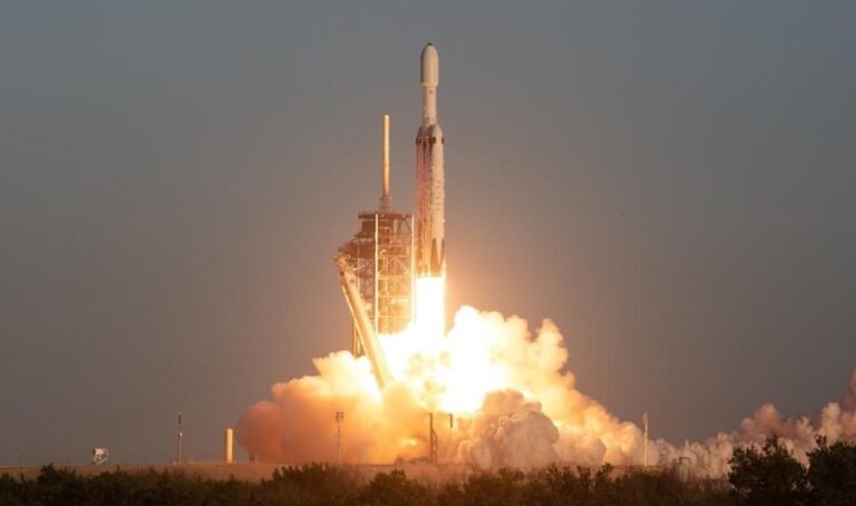 NASA lança telescópio espacial de nova geração