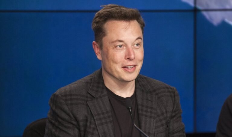 Tesla apresenta carro esportivo voador com aceleração impressionante